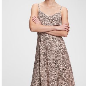 Fit & Flare Cami Print Dress. Never worn gap dress size 10.